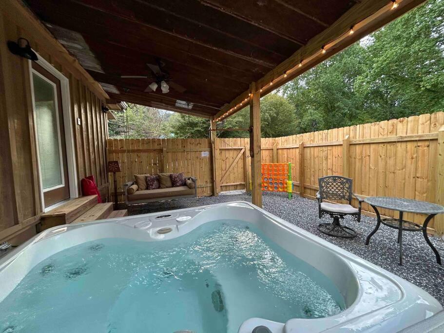 Blissful Nook Tiny Home ~ Cozy Retreat W/ Hot Tub; Near Town And Deep Creek Bryson City Esterno foto